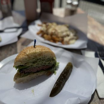 Burgers and Brew - Spicy guacamole, burger, and gladiator fries - Burgers Near Me - Sacramento, California Burgers and Brew - Spicy guacamole, burger, and gladiator fries - Burgers Near Me - Sacramento, California