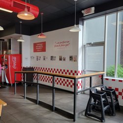 Five Guys - Interior
