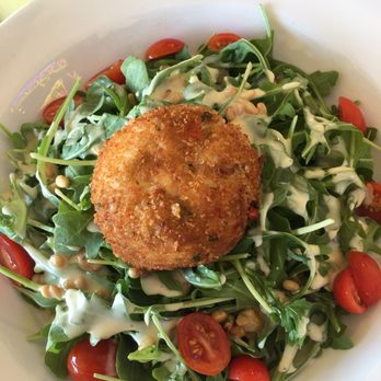 Dogtooth Bar & Grill - Arugula salad with crab cake - American Near Me - Wildwood, New Jersey