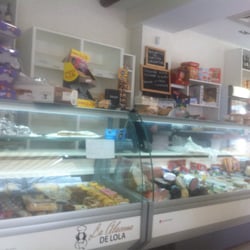 La Alacena de Lola - Bollería y charcutería para comprar, llevar o consumir en el local