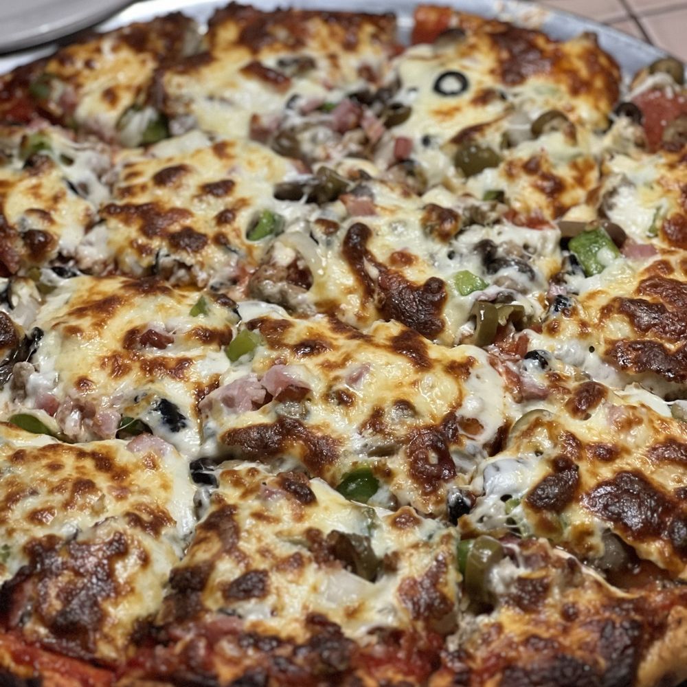 Tommy's Famous A Pizzeria - The Fatboy - Pizza Near Me - Mountain View, Arkansas