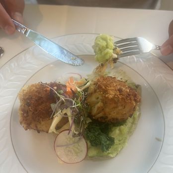 Cedar Knoll - Crab cakes - New American Near Me - Alexandria, Virginia Cedar Knoll - Crab cakes - New American Near Me - Alexandria, Virginia