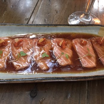 Mui Mui - Salmon sashimi with spicy ponzu sauce - Pan Asian Near Me - Guadalajara, JAL
