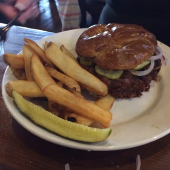 Frankenmuth Brewery - The pulled pork was dry and unappetizing. - American Near Me - Frankenmuth, Michigan