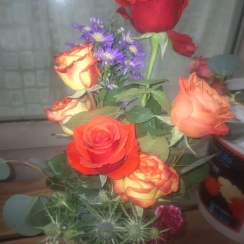 Rogers Florist - half dozen roses - Florists Near Me - Meridian, Mississippi Rogers Florist - half dozen roses - Florists Near Me - Meridian, Mississippi