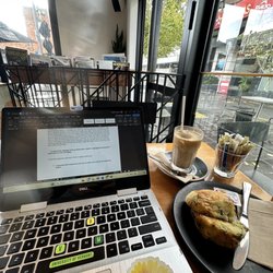 Great corner to work in at brunch - so much natural light !!