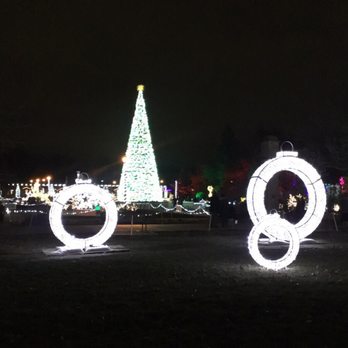 Windsor Bright Lights - Center tree plays music and puts on a matching light display - Local Flavor Near Me - Windsor, Ontario Windsor Bright Lights - Center tree plays music and puts on a matching light display - Local Flavor Near Me - Windsor, Ontario