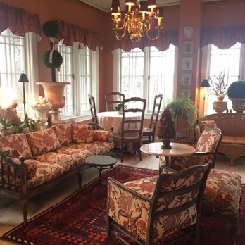Belvedere Inn & Restaurant - Sun room - Hotels Near Me - Saugatuck, Michigan Belvedere Inn & Restaurant - Sun room - Hotels Near Me - Saugatuck, Michigan