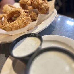Onion rings with hot blue cheese Onion rings with hot blue cheese
