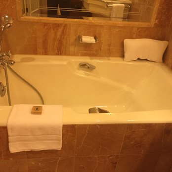 Regent Berlin - Tub. Large enough for two. - Hotels Near Me - Berlin, BE