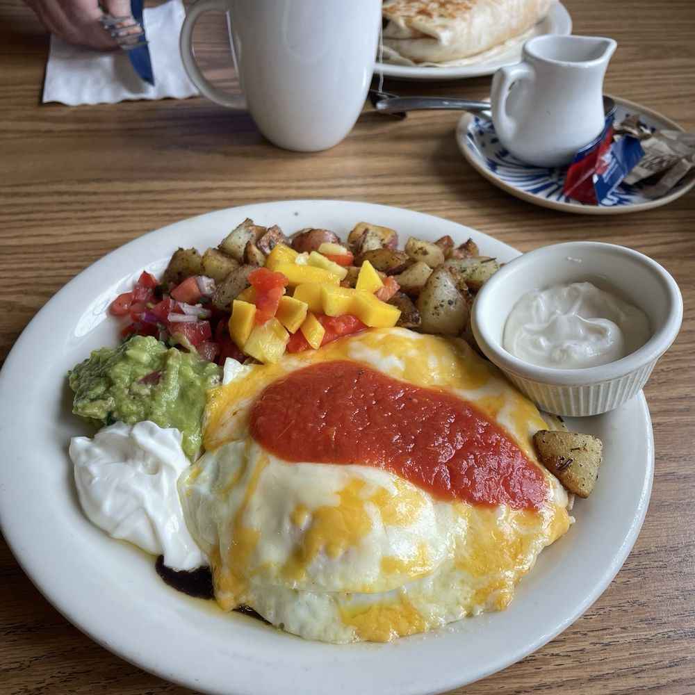 Café Capistrano - American Near Me - Half Moon Bay, California