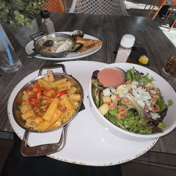 Picazzo's Healthy Italian Kitchen - Apple Gorgonzola salad , Spicy Chipotle Chicken, baked Brie - Gluten-Free Near Me - Gilbert, Arizona
