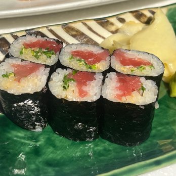 Wasabi Bistro - Spicy tuna roll. (I hate how in Hawaii they don't blend up their spicy tuna yet leave in poke size chunks with spicy mayo between) - Japanese Near Me - Honolulu, Hawaii Wasabi Bistro - Spicy tuna roll. (I hate how in Hawaii they don't blend up their spicy tuna yet leave in poke size chunks with spicy mayo between) - Japanese Near Me - Honolulu, Hawaii