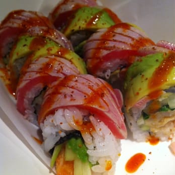 Little Bird Brewing - Seared tuna roll from Sushi Uno food truck - Breweries Near Me - San Diego, California