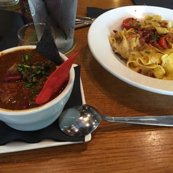 Whetstone Beer - Chili and macaroni(?) And cheese - Breweries Near Me - Brattleboro, Vermont