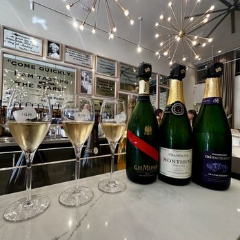 SIGH - Champagne flight - Champagne Bars Near Me - Sonoma, California SIGH - Champagne flight - Champagne Bars Near Me - Sonoma, California