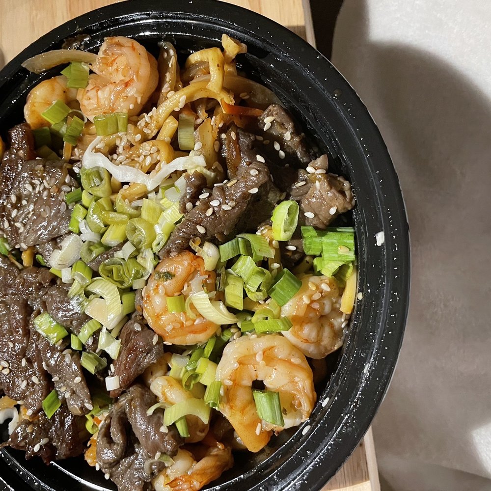 Sakura soba noodle w steak and shrimp