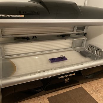 Beach Bums - Level 3/ gold bed - Spray Tanning Near Me - Sheboygan, Wisconsin