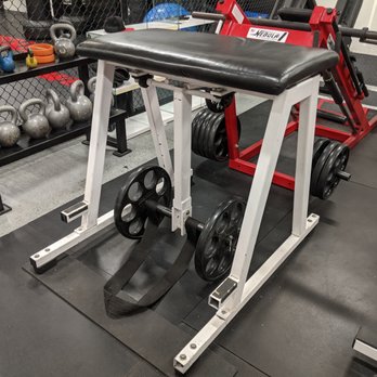 Mendy's Gym - Reverse Hyperextension - Gyms Near Me - Van Nuys, California