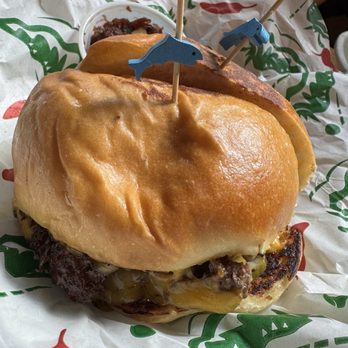 The Toasted Coconut - Cheeseburger - New American Near Me - Houston, Texas