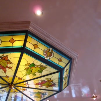 Le Quasimodo Notre-Dame - ceiling of the cafe - Pariisi, 75 Le Quasimodo Notre-Dame - ceiling of the cafe - Pariisi, 75