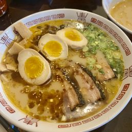 Tonkotsu Mayu Ramen