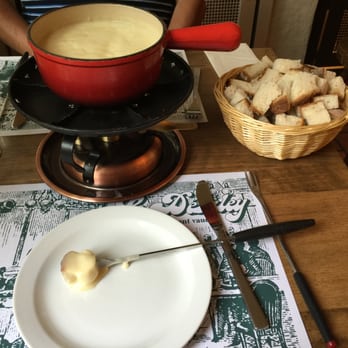 Le Dézaley - Kasefondue - Fondue Near Me - Zürich, ZH Le Dézaley - Kasefondue - Fondue Near Me - Zürich, ZH