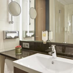 InterCityHotel Darmstadt - Badezimmer
