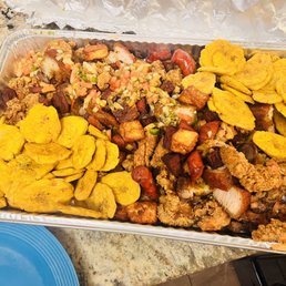 "Picadera" / sampler (fried chiken, chicharrón, longaniza, fried cheese) "Picadera" / sampler (fried chiken, chicharrón, longaniza, fried cheese)