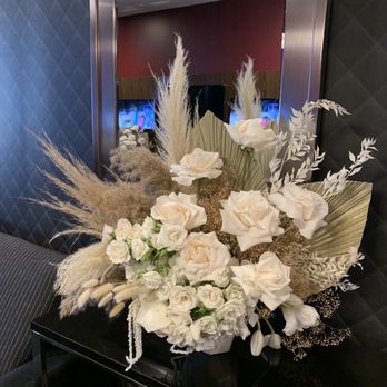 Paris Flowers - Arrangement for a special one - Wedding Planning Near Me - Los Angeles, California Paris Flowers - Arrangement for a special one - Wedding Planning Near Me - Los Angeles, California