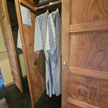 Gaige House - Yukata Robe - Hotels Near Me - Glen Ellen, California Gaige House - Yukata Robe - Hotels Near Me - Glen Ellen, California