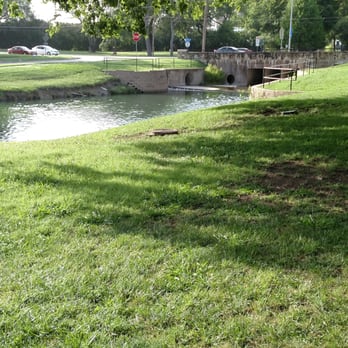 Cottonwood Trail - Picture is Cottonwood Park that is supposed to link to the Cottonwood Trail. - Hiking Near Me - Richardson, Texas