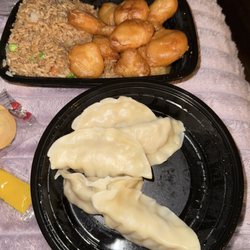 Great Wall Chinese Restaurant - Sweet & sour chicken and Pot stickers were soooo good!