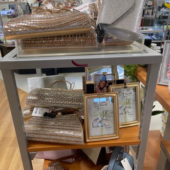 T.J MAXX - Hand bags - Department Stores Near Me - Kingsbridge, New York T.J MAXX - Hand bags - Department Stores Near Me - Kingsbridge, New York