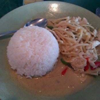 Chao Phra Ya - green curry chicken - Thai Near Me - Herndon, Virginia Chao Phra Ya - green curry chicken - Thai Near Me - Herndon, Virginia