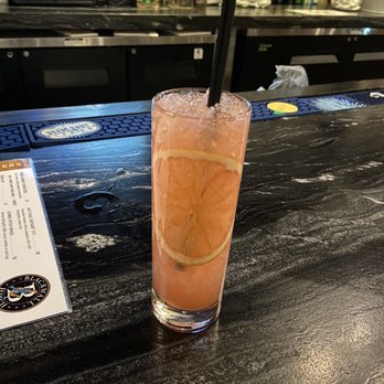 Blackwall Hitch - Grapefruit Wine Crush - New American Near Me - Baltimore, Maryland