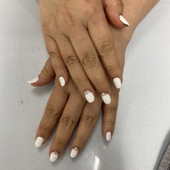 Glossi Nail Bar - Nail Salons Near Me - Colma, California