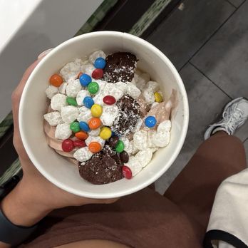 Yogurtland - Ice Cream & Frozen Yogurt Near Me - Los Angeles, California Yogurtland - Ice Cream & Frozen Yogurt Near Me - Los Angeles, California