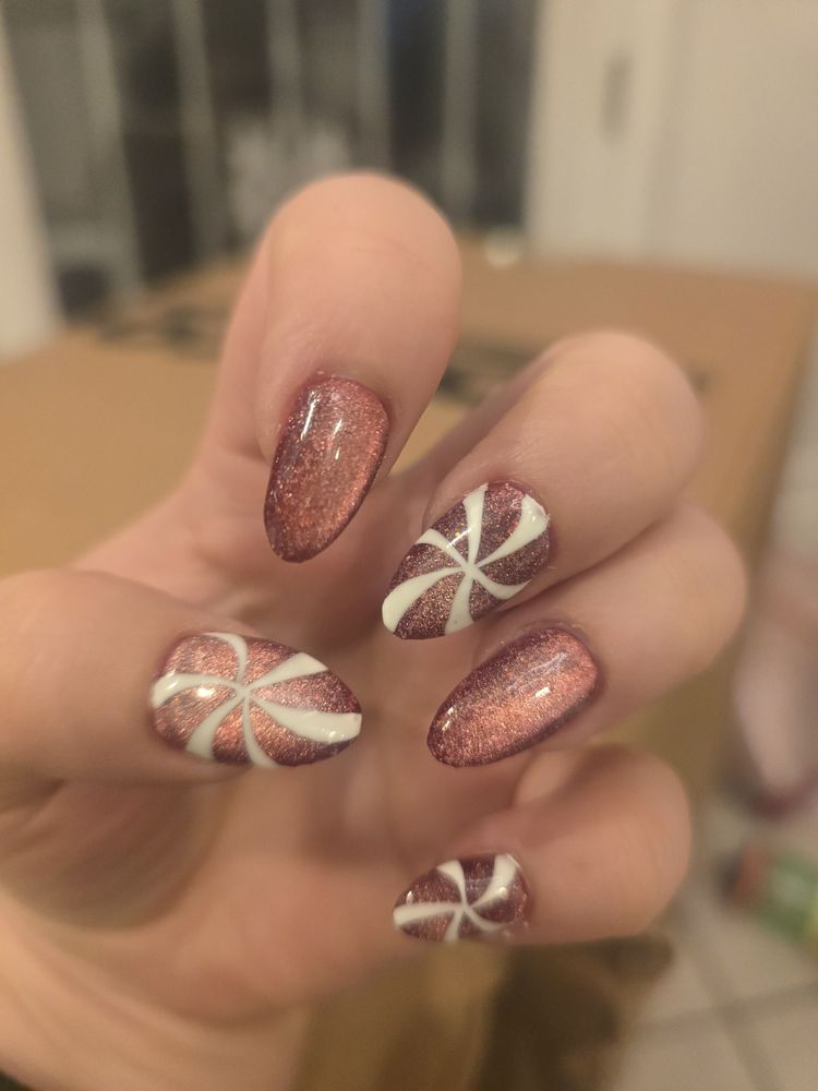 Tiny Nails Logo