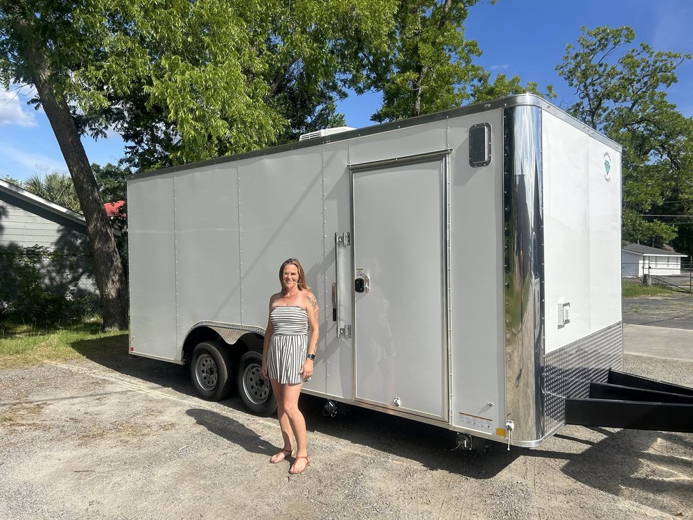 Honey Holler Spa Logo