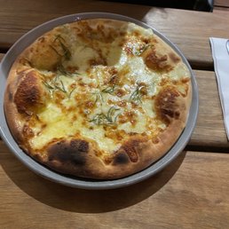 Garlic pizza
