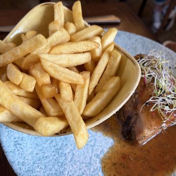 La Capitainerie - Skewer of the day with fries - Restaurants Near Me - Chantilly, 60 La Capitainerie - Skewer of the day with fries - Restaurants Near Me - Chantilly, 60