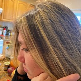 I paid $320 to a the hair stylist Sylvia for the worst hair and dye job I paid $320 to a the hair stylist Sylvia for the worst hair and dye job