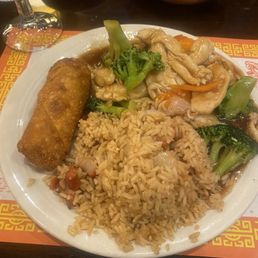 Chicken and broccoli combination dinner