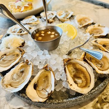 Earls Kitchen + Bar - Oysters - New American Near Me - Orlando, Florida