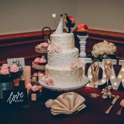 Love Cakes By Dorothy Lane Market - Bright princess pink cupcakes