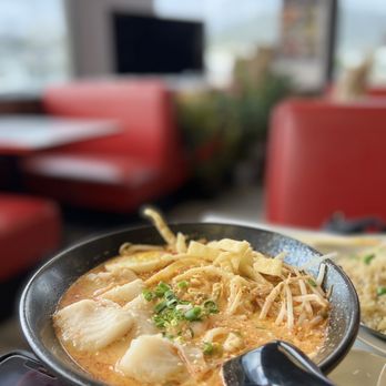 Golden Eagle Chinese Restaurant - a bowl of soup with noodles - Seafood Near Me - Honolulu, Hawaii Golden Eagle Chinese Restaurant - a bowl of soup with noodles - Seafood Near Me - Honolulu, Hawaii