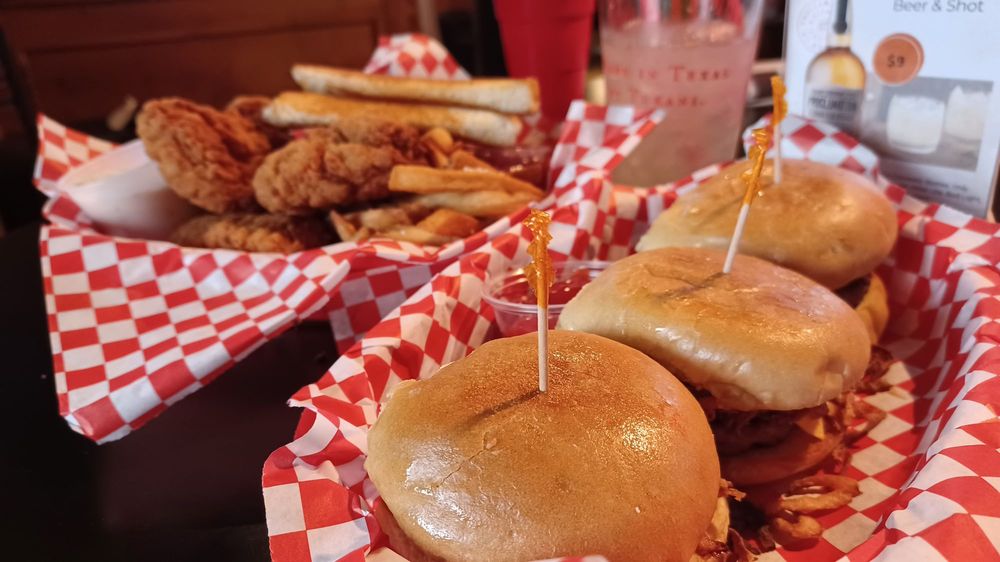 SHAW’S PATIO BAR & GRILL 137 Photos & 228 Reviews 1051 W Magnolia