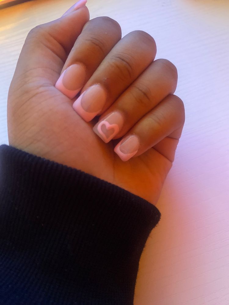 H & L Nails Logo
