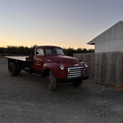 Windy Hill Orchard - Old truck